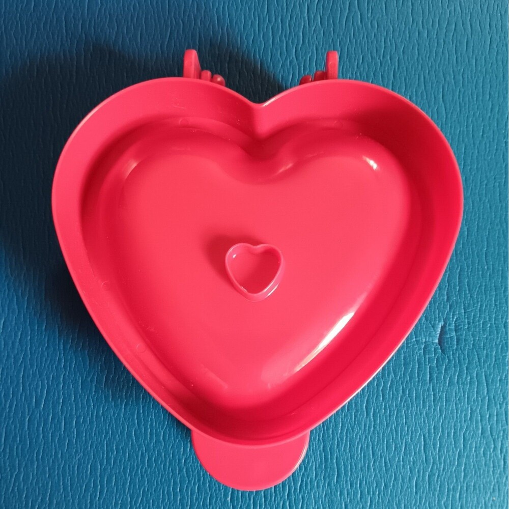 Pie Mold New Avon Heart Pocket Red